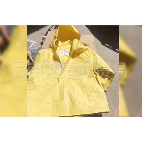 在工地上穿著勞保服需要注意什么安全事項？